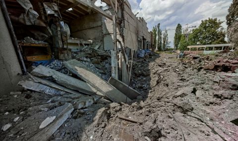 Руски обстрел унищожи хранителен склад в Одеса - 1