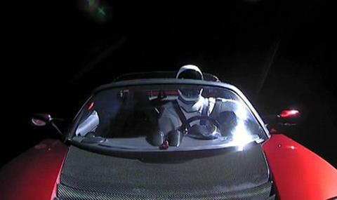 Кадри от Tesla-та на Мъск в космоса - 1