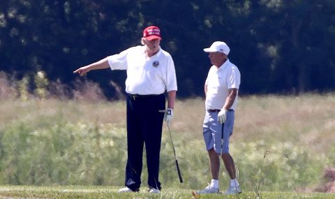 Доналд Тръмп се отдаде на голфа - 1