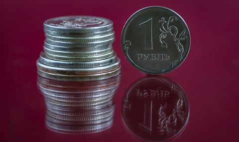Пълен срив! Руската рубла падна до 18-месечно дъно спрямо долара - 1