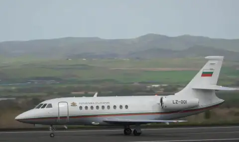 Правителственият "Фалкон" тества ремонтираната писта на Летище Бургас