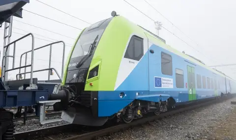Първите два електрически влака на Škoda Group пътуват към България - 1