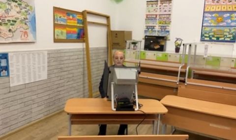 Ахмед Доган е сред първите гласували - 1