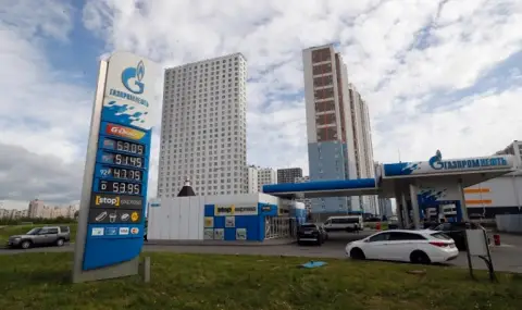 Kremlin confirms! Ukrainian strikes force Russia to use low-quality gasoline - 1