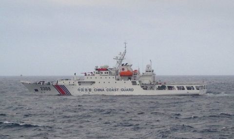 Напрежение в Южнокитайско море! Китайската брегова охрана използва водни оръдия срещу филипински кораби - 1