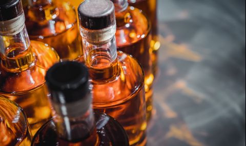 Откриха десетки бутилки уиски на 100 години при ремонт на къща - 1