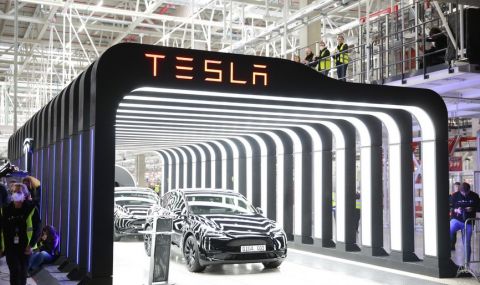 Илон Мъск откри най-новия завод на Tesla - 1