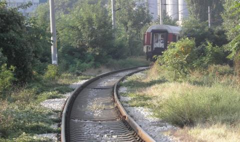 Пътнически влак прегази човек край Стара Загора - 1
