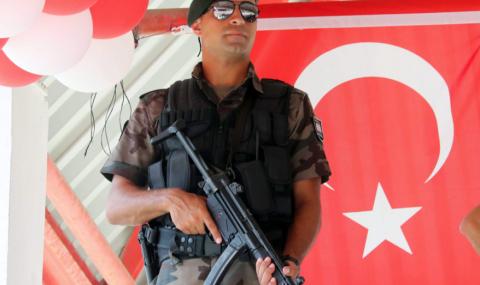 Турция нареди ареста на 295 войници - 1