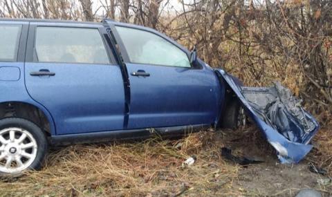 23-годишен загина при челен сблъсък на две коли край Търново - 1