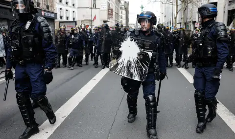 French MPs approve special bill that will provide temporary funding for the state  - 1