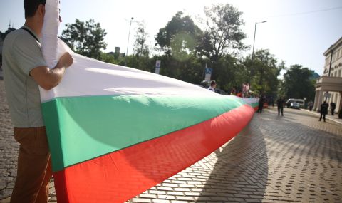Протестиращи за пари блокираха движението пред парламента - 1