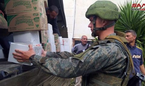 Русия раздава помощи на пострадалите от земетресението в село Салиб Ал-Туркман, Латакия - 1