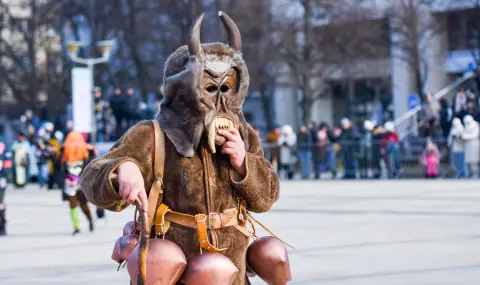 32-ят Международен фестивал на маскарадните игри „Сурва“ е в разгара си - СНИМКИ - 1