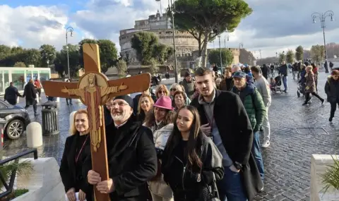 Българи в Рим участваха в стар църковен ритуал по посрещане на Новата година