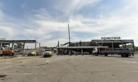 Русия удари украинския град Кременчук навръх годишнината от смъртоносната атака там - 1