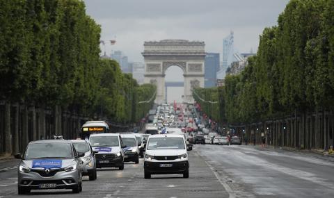 Френски полицаи протестираха по улиците на Париж (ВИДЕО) - 1