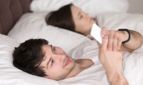 Знаци, че той се среща и с друга, освен с вас  - 1