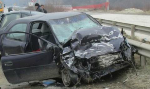 19-годишна с джип помля лек автомобил в Пловдивско - 1