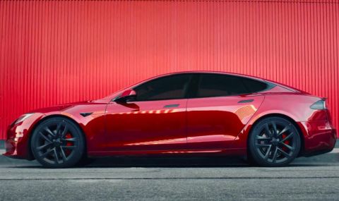 Tesla Model S се държи по-добре на пътя заради нов стъклен таван - 1