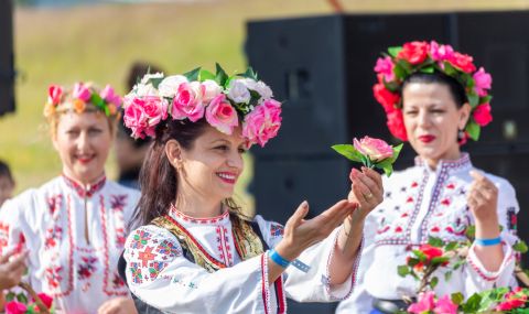 Какво символизират различните цветя в българските традиции - 1