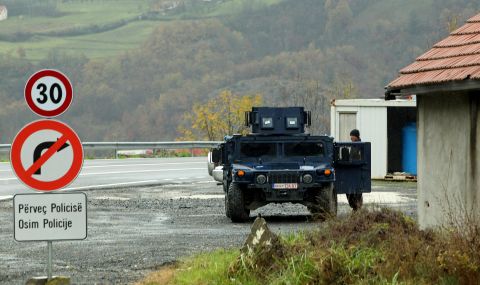 300 сръбски полицаи предават оръжието и униформите си - 1