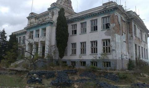 Морското училище в Созопол - пред срутване - 1