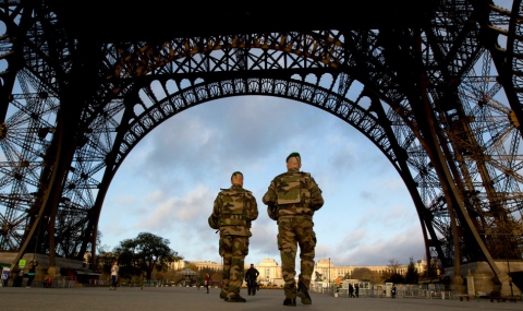 Френската полиция разпитва роднини на един от атентаторите - 1
