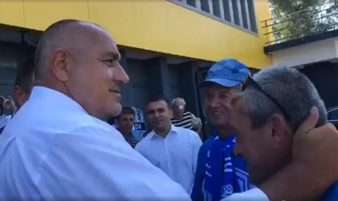 В Кърджали посрещнаха Борисов: Добър ден, другарю началник! (ВИДЕО) - 1