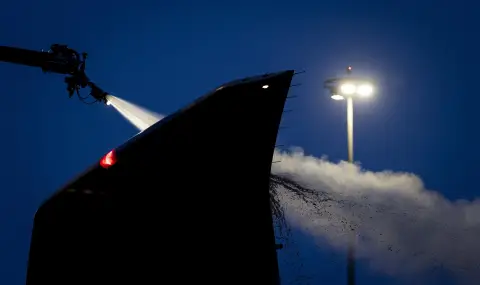 Заледяване затвори летището във Виена и наруши въздушния трафик в Централна Европа - 1