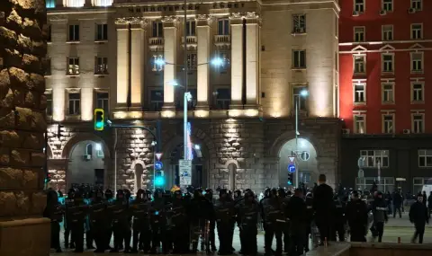 Traffic in the area of the parliament has been restored  - 1