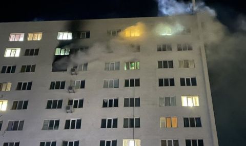 Пожар избухна в студентско общежитие в Бургас - 1