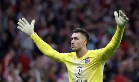 Вратарят на Атлетико Мадрид за окървавеното лице на халф на Барселона: Той се блъсна в крака ми и мен ме заболя (СНИМКИ) - 1