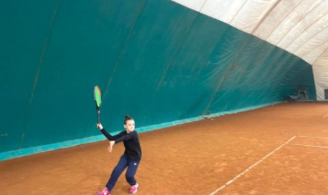 10-годишен тенисист от Украйна започна тренировки на кортовете на Черно море Елит - 1