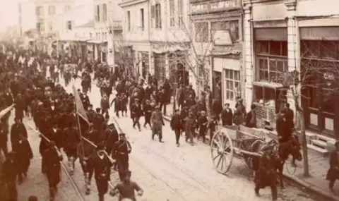 October 27, 1912 Greece enters Thessaloniki first, and Bulgaria is fatally late  - 1