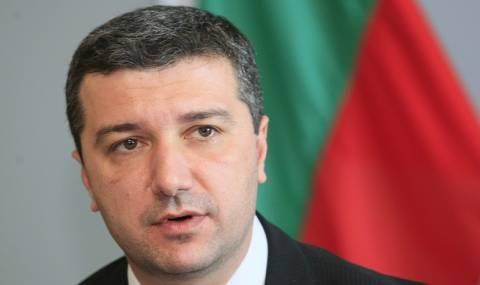 Стойнев: БСП първа каза, че корупцията е причина за бедността - 1