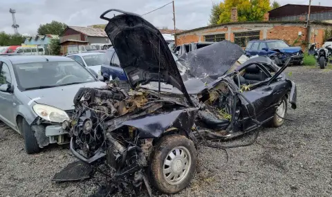 Ден на траур в Созопол заради трагедията със загиналите младежи в катастрофа - 1