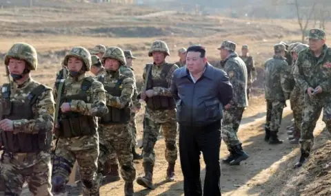 Ким Чен-ун инспектира артилерийска оръжейна система