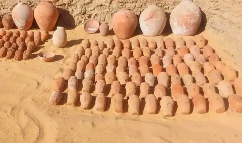 Откриха скални гробници с глинени съдове от Древен Египет - 1