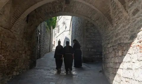 Три монахини избягаха от старчески дом и се върнаха в родния си манастир - 1