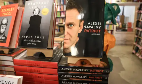 Navalny's memoirs: harrowing cell conditions and suffering of Putin's archenemy described  - 1