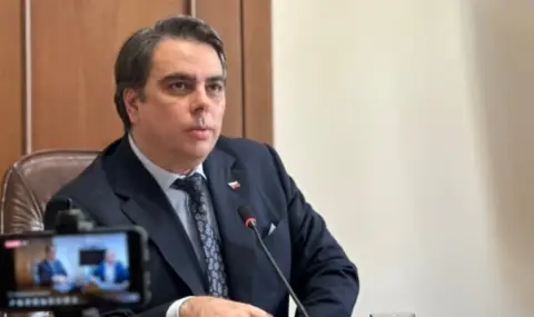 „Продължаваме промяната“ внася 32 000 подписа за вето върху бюджета