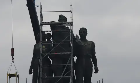 На 40 000 лева възлиза обществената поръчка за скелето за демонтажа на Паметника на Съветската армия - 1