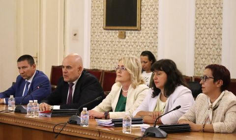 Гешев на среща с Янев: Хората очакват властите да работят заедно, а не да воюват една срещу друга  - 1