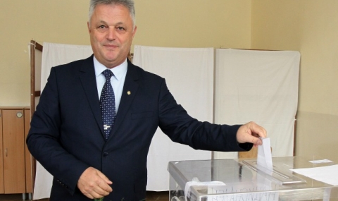 Пламен Манушев: Гласувах за мирна България - 1