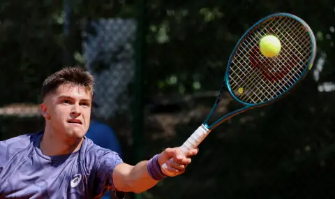 Александър Василев започва утре сутрин срещу румънец на Мастърс турнира на най-добрите осем юноши  - 1