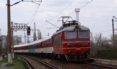 Влак помете 49-годишна жена в Ловеч - 1