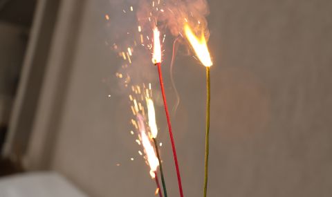 Фойерверки погубиха млади хора в Европа в празничната нощ - 1