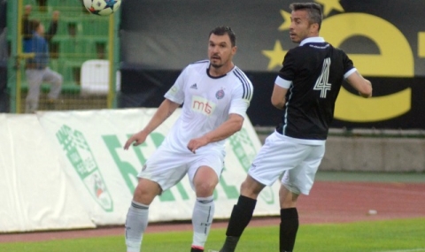 Китайски клуб с мераци за Валери Божинов - 1