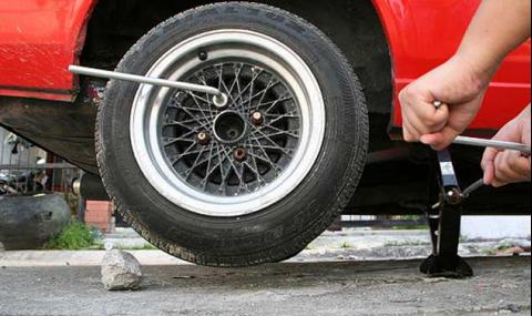 Пребиха жестоко криминално проявен докато си сменя гумата - 1